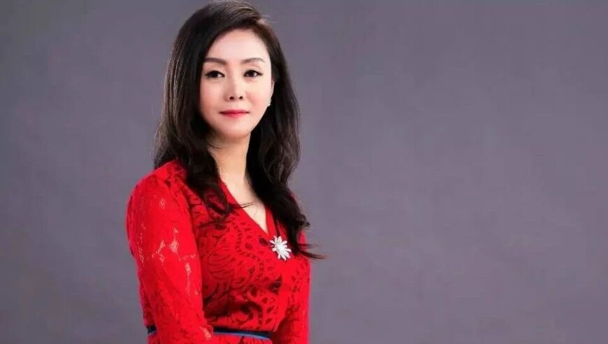 两男子把垃圾倒进六年时间改造好的河里,新澳管家婆2025正版资料免费,整体规划执行讲解_经典版V14.44